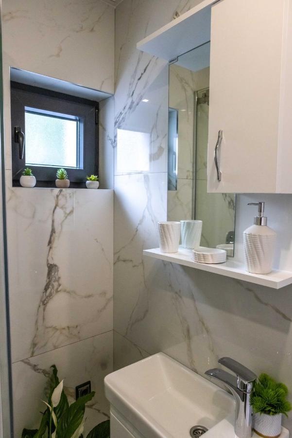 Rubikon Free Parking Apartmani Dusanovac Bagian luar foto